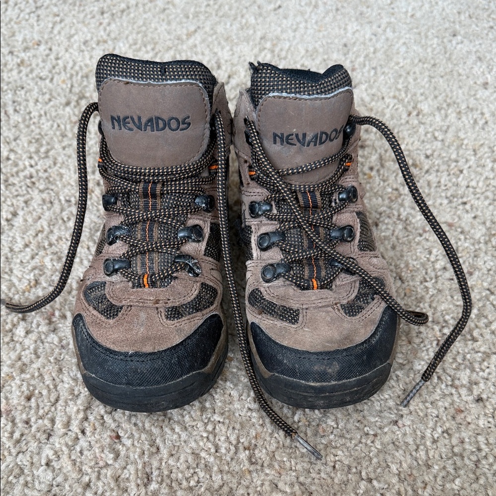 Nevados Kids' Outdoor Boots - Brown and Black